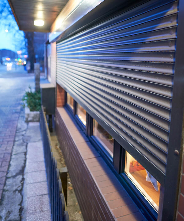 ACCÈS &amp; FERMETURES | Portails, Clôtures, Portes de garage, Rideaux métalliques.